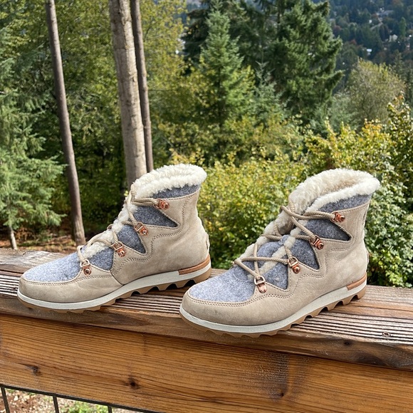 SOREL Sneakchic Alpine Suede Leather Shearling Boots Beige Gray Women’s Size 9 - Picture 2 of 15